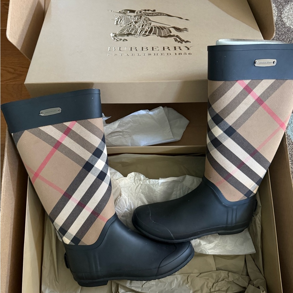 EUC Burberry Black and Tan Check Winter/Rain Boots